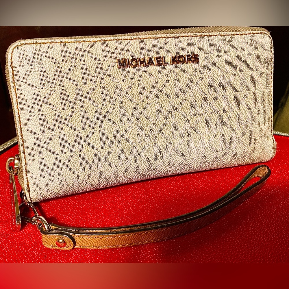 MICHAEL Michael Kors Jet Set large logo wristlet phone wallet